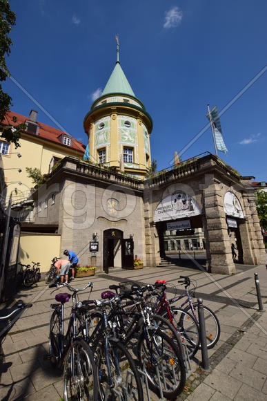 Германия. Мюнхен. Башня старинного здания 