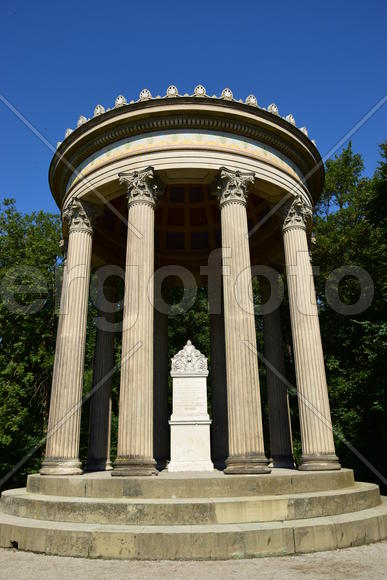 Беседка на территории дворах "Нимфенбург". Германия