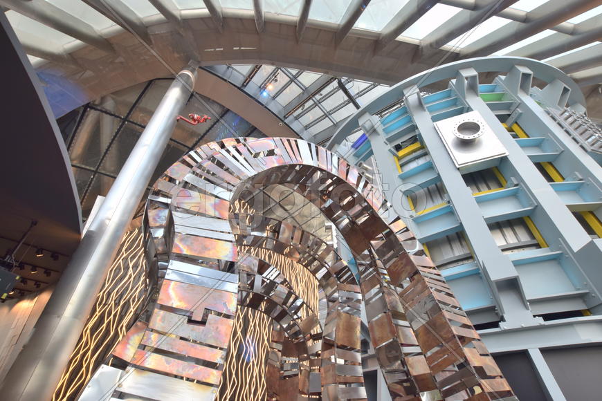 Интерьер стеклянной сферы "Нур-Алем". Казахстан