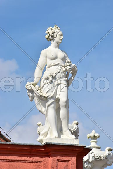 Дворец ЗЕЕХОФ под Бамбергом, Германия. Скульптура женщины 