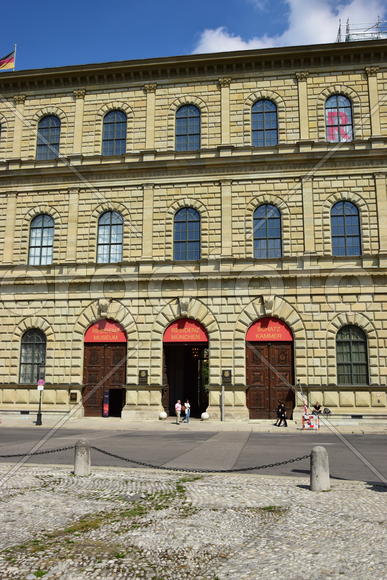 Германия. Мюнхен. Фасад здания 