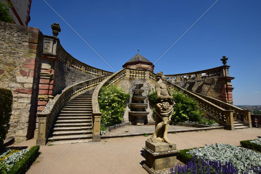 Германия - Город Вюрцбург, Сад с замке Мариенберг 