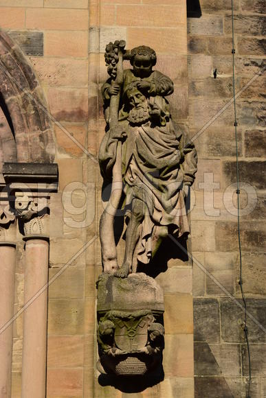 Германия - город Нюрнберг. Скульптуры на фасаде здания 