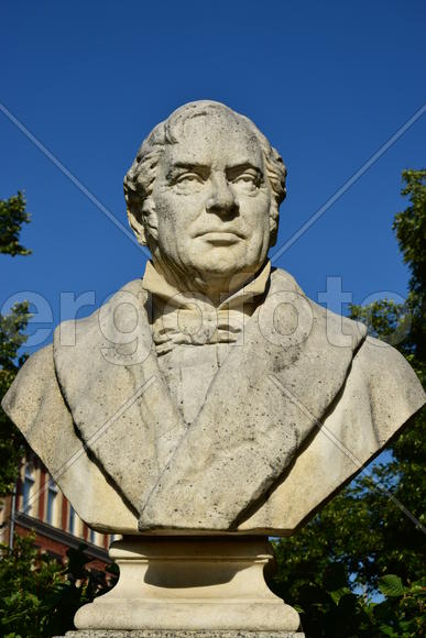 Германия - город Бамберг. Скульптура мужчины 