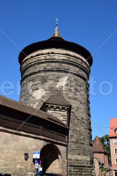 Германия - город Нюрнберг. Башня старинного здания 