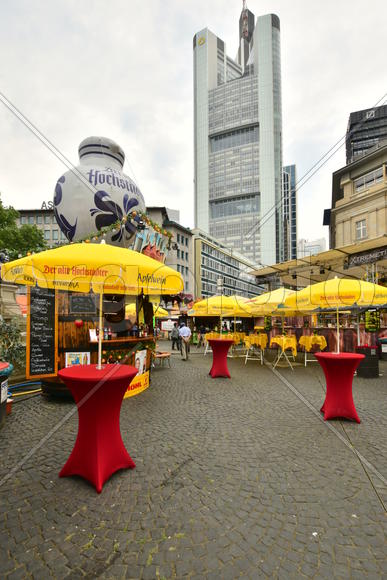 Франкфурт-На-Майне, кафе на улице