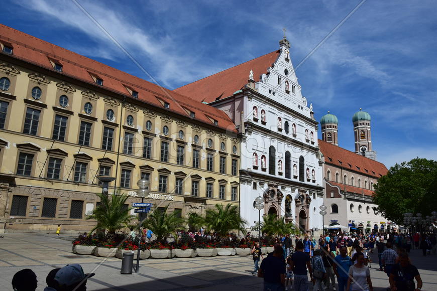 Германия. Мюнхен. Фасад старинного здания 