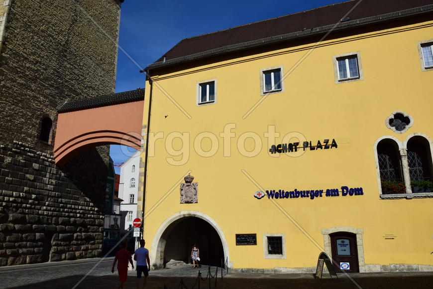Германия - город Регенсбург. Фасад здания 