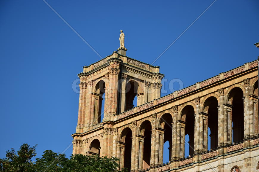 Германия. Мюнхен. Башня старинного здания 