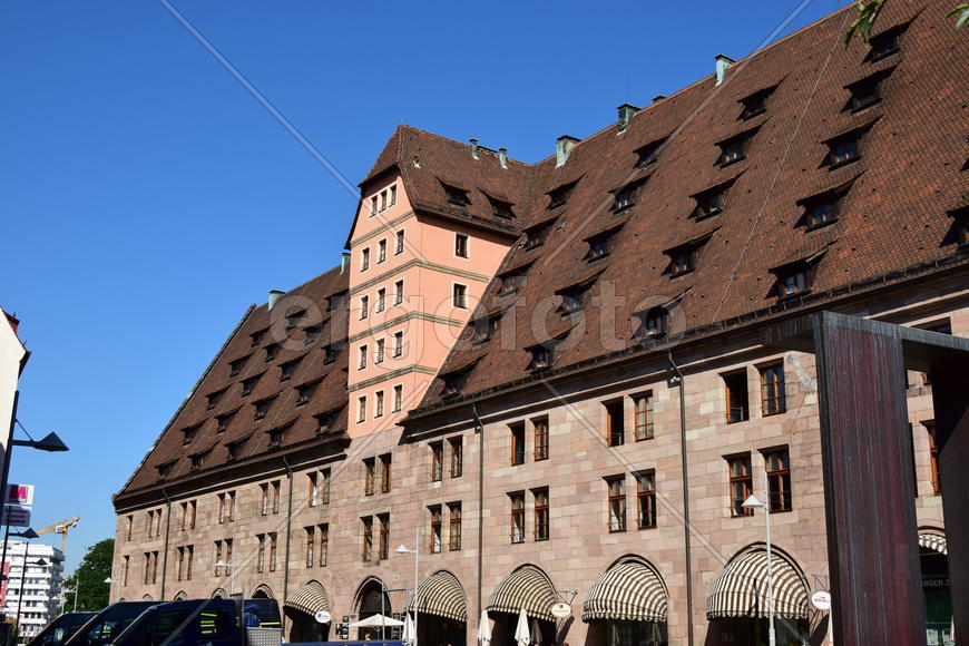 Германия - город Нюрнберг. Фасад старинного здания 