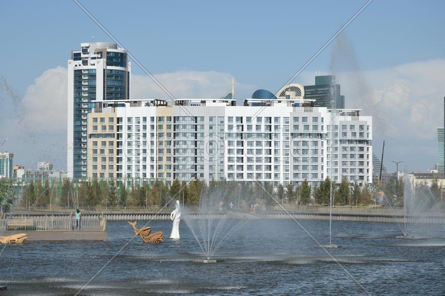 Астана - городская архитектура. Современные многоэтажные здания. Казахстан 