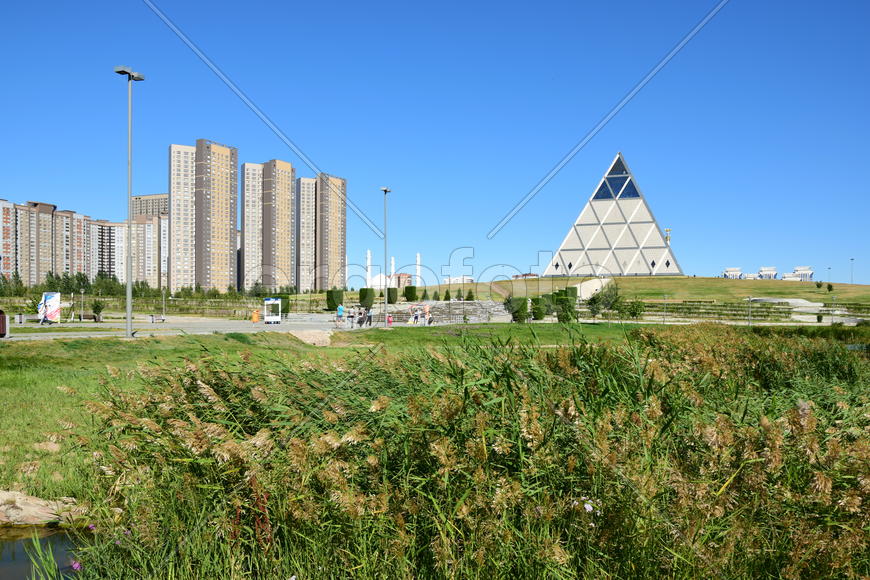 Астана - архитектурное строение в виде пирамиды. Казахстан 