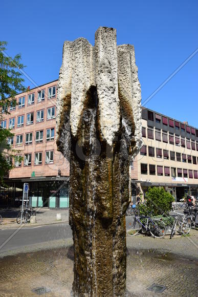 Германия - город Нюрнберг. Старинный фонтан 