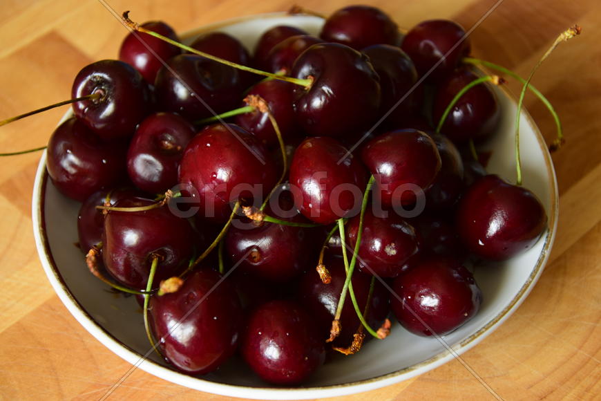 Спелая черешня 