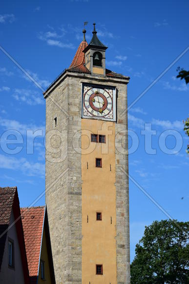 Исторический город Ротенбург в Баварии. Башня с часами 