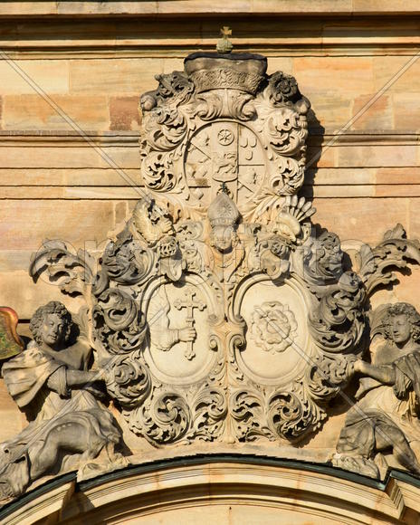 Германия - город Бамберг. Фрезка на фасаде здания 