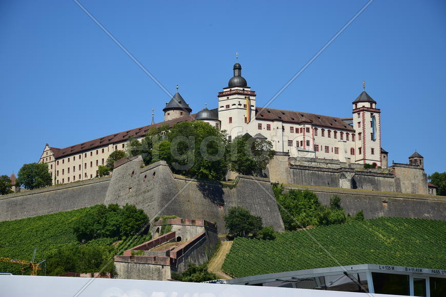 Германия - город Вюрцбург, замок Мариенберг 