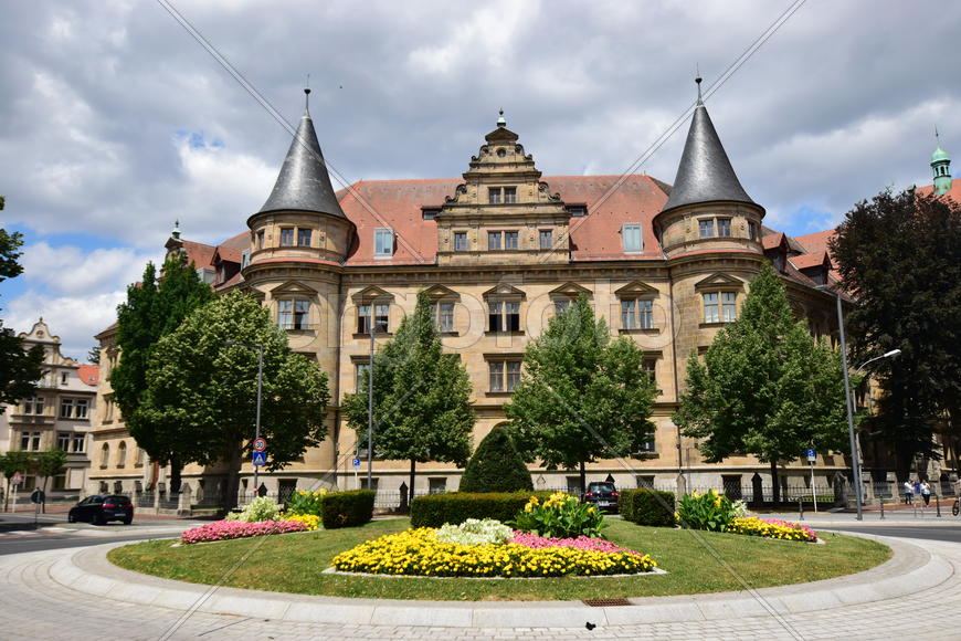 Германия - город Бамберг. Фасад старинного замка 