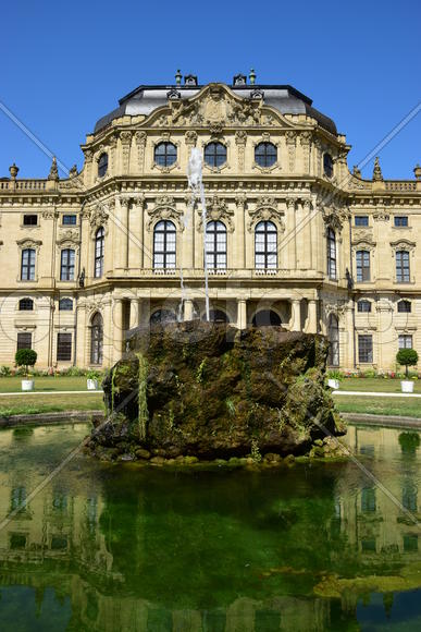 Германия - Город Вюрцбург, Фонтан с видом на резиденцию 