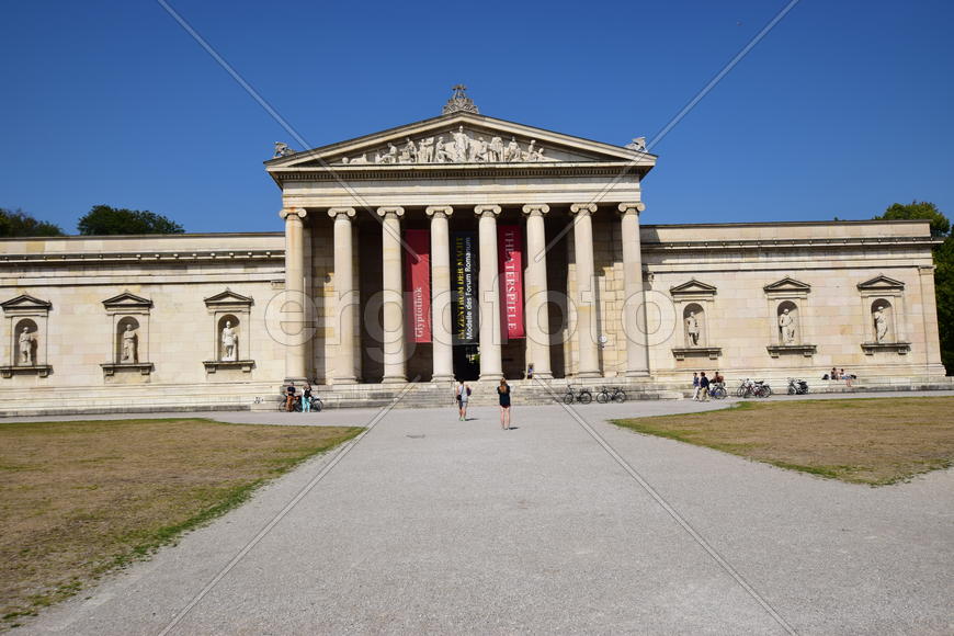 Германия. Мюнхен. Фасад старинного здания 
