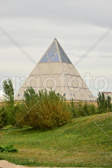 Астана - стеклянная пирамида. Казахстан