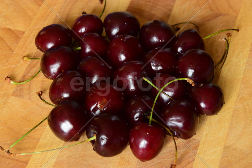 Спелая черешня 