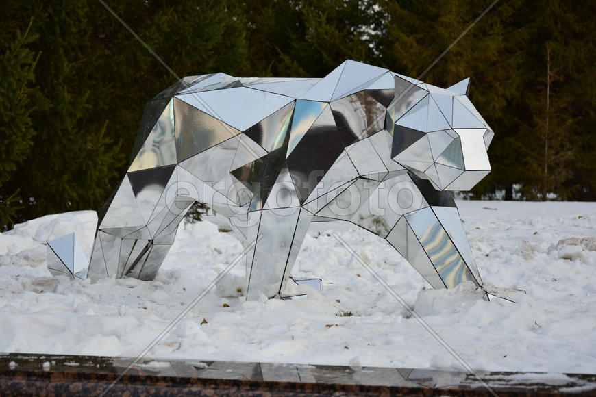 Астана - уличная скульптура из зеркал 