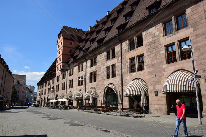 Германия - город Нюрнберг. Фасад старинного здания 