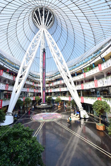 Интерьер торгового центра "ХАН-ШАТЫР" в Астане