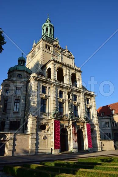 Германия. Мюнхен. Фасад старинного здания 