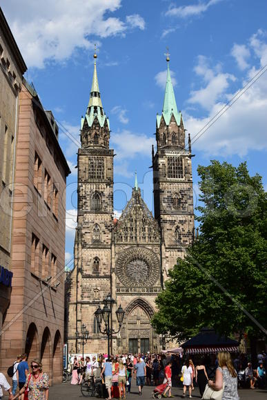 Германия - город Нюрнберг. Фасад здания 