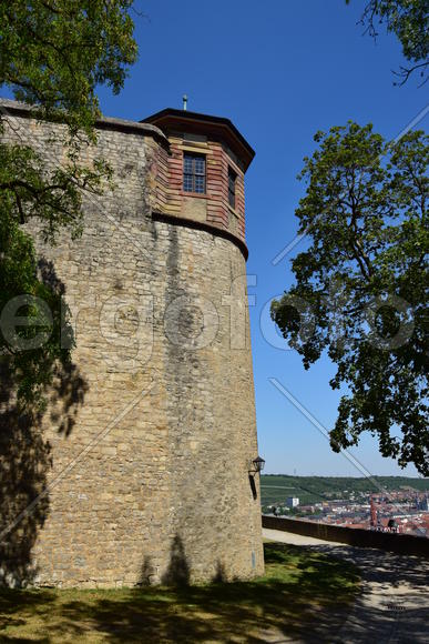 Германия - Город Вюрцбург, древние  башни замка 