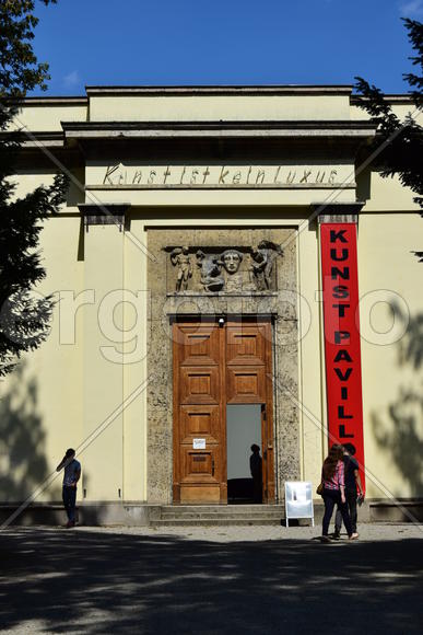 Германия. Мюнхен. Фасад здания 