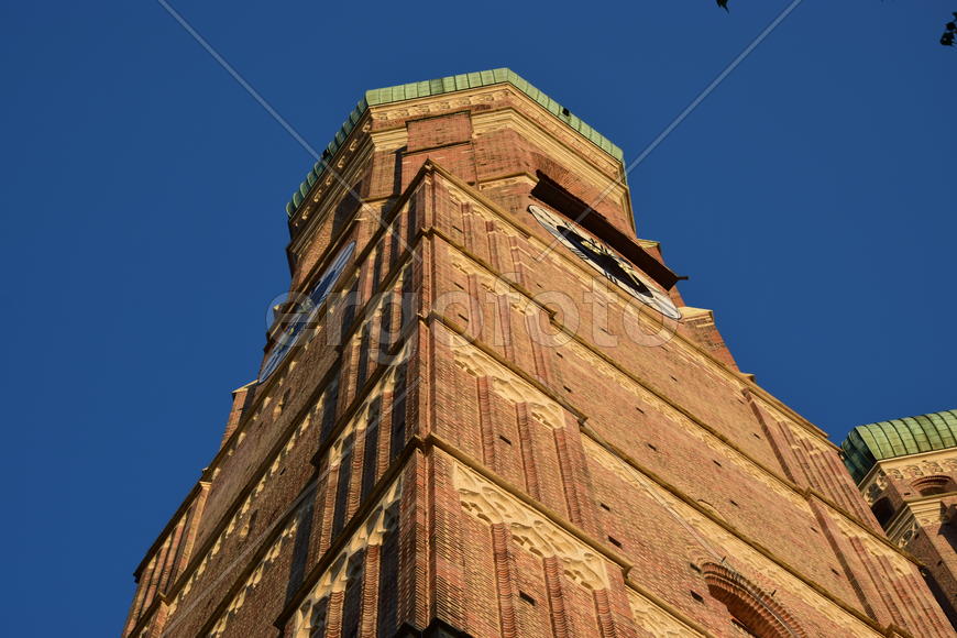 Германия. Мюнхен. Башня старинного здания 