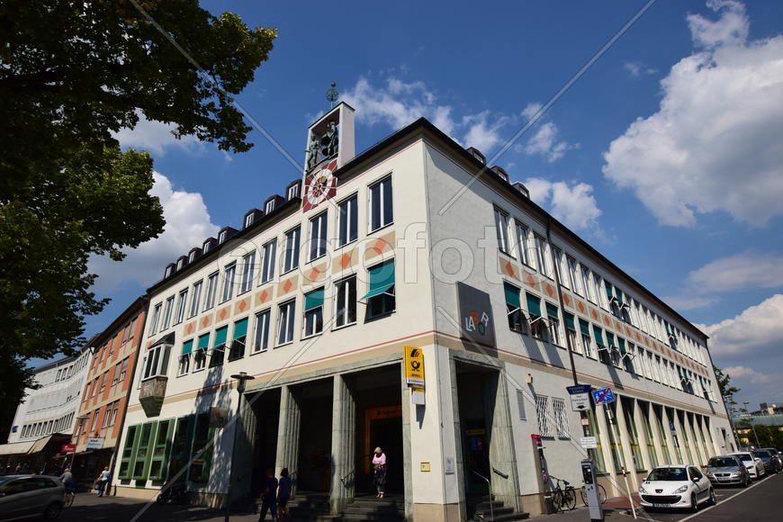 Германия - город Бамберг. Современное здание 