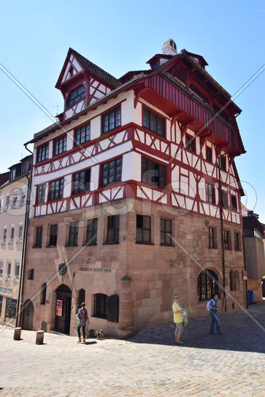 Германия - город Нюрнберг. Фасад старинного здания 