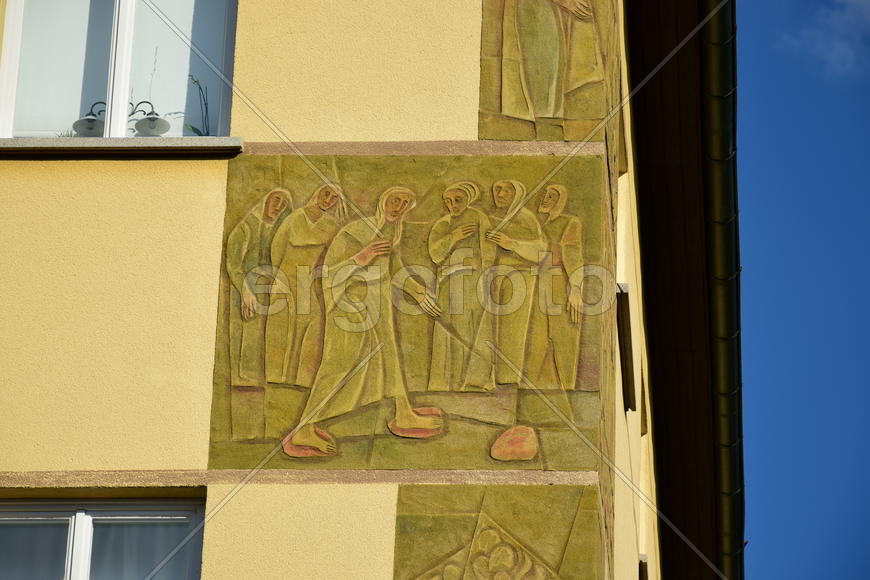 Германия - город Бамберг. Фреска на фасаде здания 