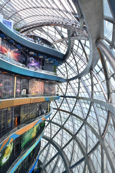 Интерьер стеклянной сферы "Нур-Алем". Казахстан