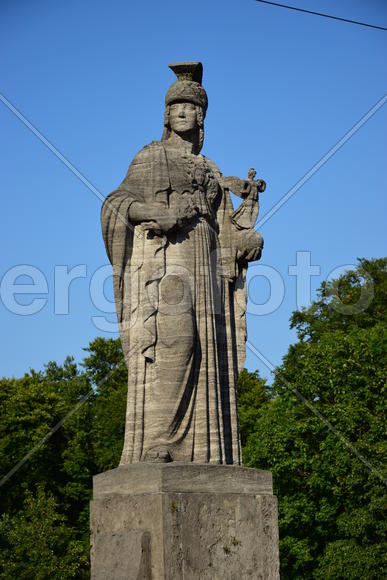 Германия. Мюнхен. Скульптура женщины 