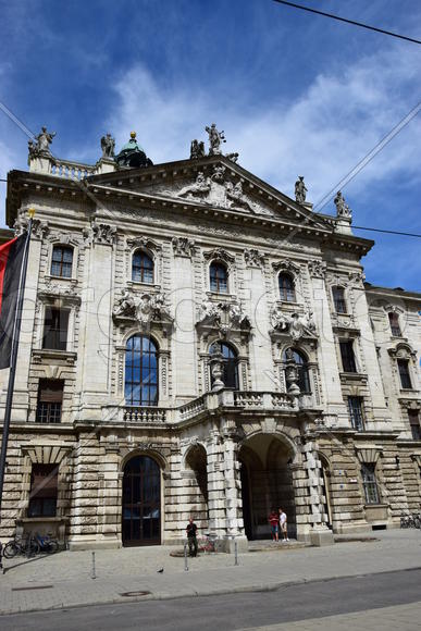 Германия. Мюнхен. Фасад старинного здания 