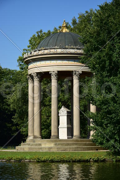 Беседка на территории дворах "Нимфенбург". Германия