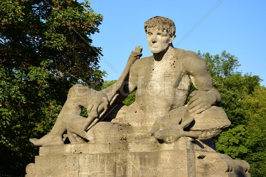 Германия. Мюнхен. Скульптура мужчины 