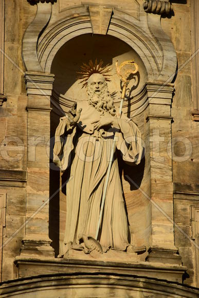 Германия - город Бамберг. Скульптура святого 