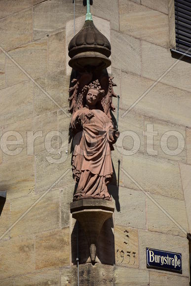 Германия - город Нюрнберг. Уккрашение на фасаде здания 