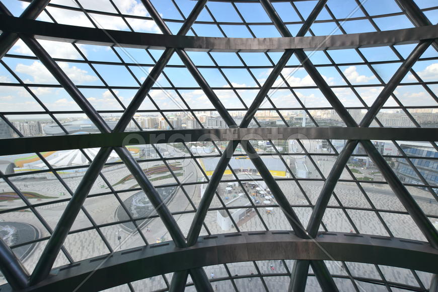 Интерьер стеклянной сферы "Нур-Алем". Казахстан