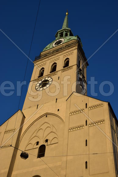 Германия. Мюнхен. Башня старинного здания 