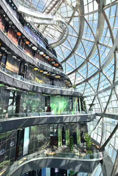 Интерьер стеклянной сферы "Нур-Алем". Казахстан