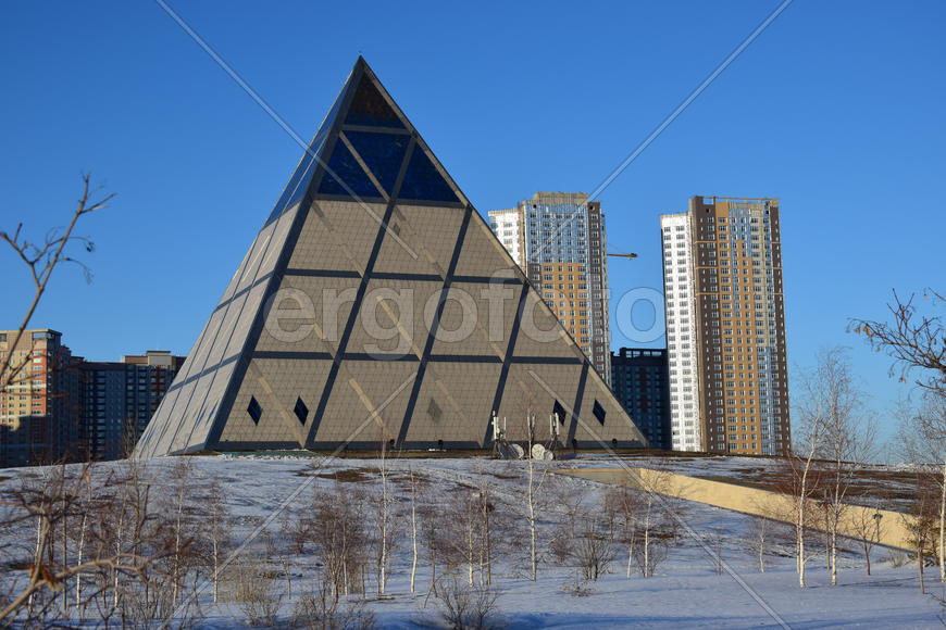 Астана - стеклянная пирамида