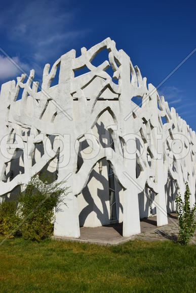 Украшения на фасаде здания 