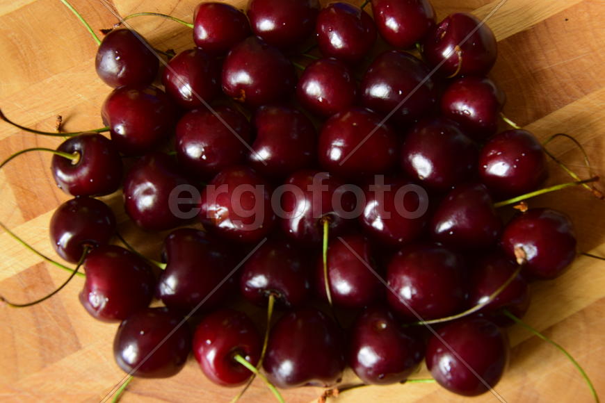 Спелая черешня 